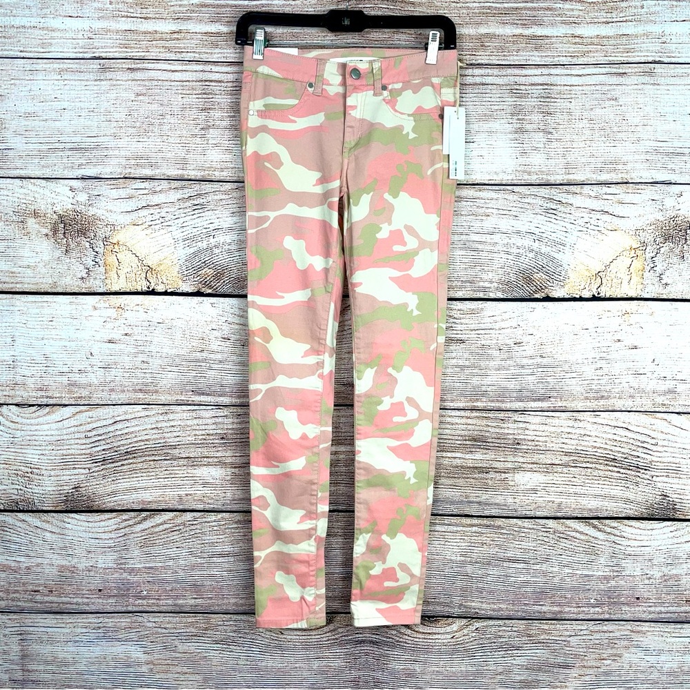 NWT Joe’s Pink and white Camo Ultra Slim Fit Jegging